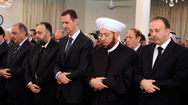 Bashar al-Assad attends Eid al-Adha prayers